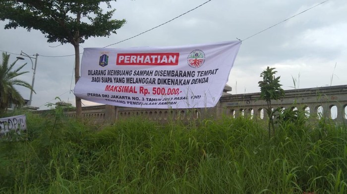 DKI Jakarta Pasang CCTV di Sungai Muara Baru untuk Cegah Sampah Ilegal