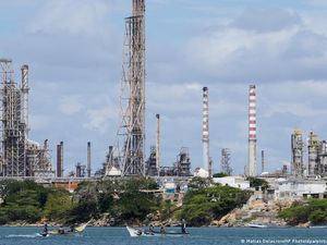 Venezuela Raup Rp 5 T dari Penjualan Perdana Minyak ke AS