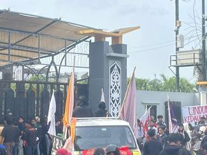 Mahasiswa Kaltim Unjuk Rasa Tolak Wacana Pilkada Lewat DPRD