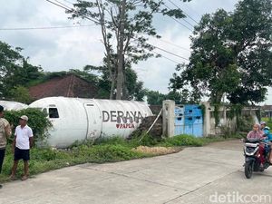 Geger Bangkai Pesawat Ditemukan di Halaman Rumah Kosong, Buat Apa?