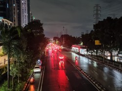 Banjir di Jalan DI Pandjaitan Jaktim Mulai Surut, Lalin Berangsur Normal