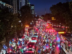 Banjir di Jalan DI Pandjaitan Belum Juga Surut Malam Ini, Lalin Macet