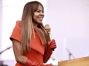 Kisah Aneh Bintang Reality Show yang Dinikahi Kakeknya, Kini Dituding Sekte