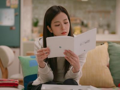 Jisoo Jadi Produser Webtoon di Drakor Boyfriend on Demand
