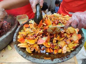 Curhatan Istri Dimarahi Suami Gegara Rujak Mahal Ini Bikin Netizen Emosi!