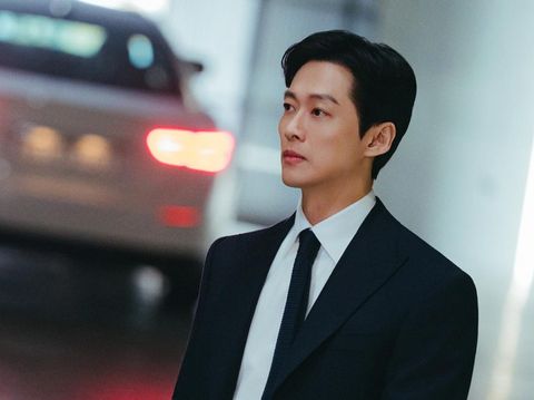 Namkoong Min dalam drama Korea The Husband (2026). (Disney+)