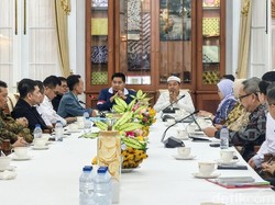 Temui Pengembang, KDM Pastikan Moratorium Perumahan di Jabar Berlanjut