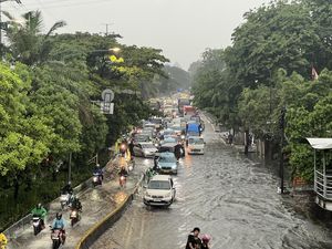 Jalan Daan Mogot Tergenang, Lalin Macet