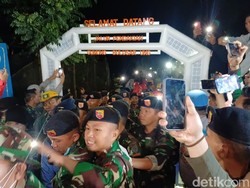 1 Jenazah Korban ATR 42-500 Tiba di Tompobulu untuk Dibawa ke RS Bhayangkara