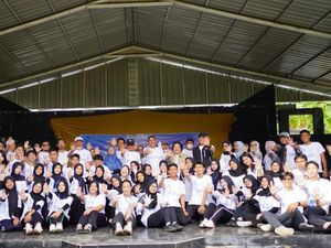 Kolaborasi MPR RI dan Forum Anak Samawa Gelar Aksi Bersih Pantai