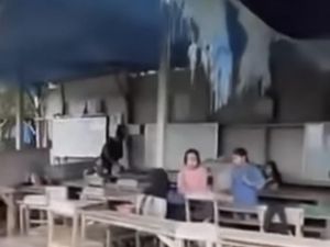 Miris! Sekolah Kelas Jauh MI DDI di Pinrang Tanpa Dinding-Rawan Ambruk