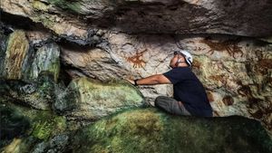 Potret Lukisan Gua Tertua di Dunia Berusia 67.800 Tahun di Muna Sultra