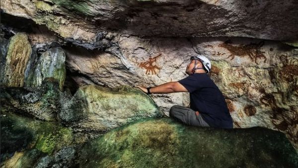 Potret Lukisan Gua Tertua di Dunia Berusia 67.800 Tahun di Muna Sultra