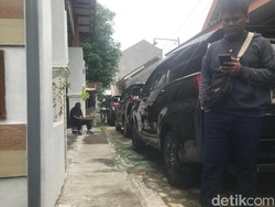 Giliran KPK Obok-obok Rumah Kadis PUPR Madiun Usai Geledah Kediaman Maidi
