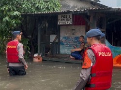 Banjir di Sejumlah Titik Jakarta, Brimob hingga Polair PMJ Dikerahkan