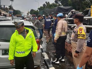 Pengemudi Ditemukan Meninggal dalam Mobil di Jalanan Jakbar