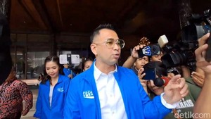 Reaksi Raffi Ahmad saat Pandji Pragiwaksono Sebut Namanya di Mens Rea