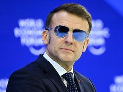 Macron Minta Presiden Iran Setop Serangan ke Negara-negara Teluk