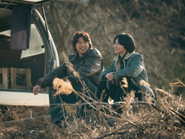 Penampilan Gong Yoo dan Song Hye Kyo di Drakor Netflix Tantara