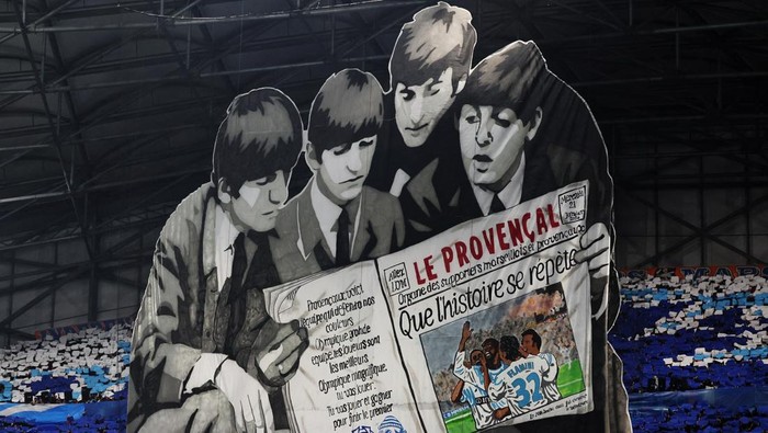 Tifo Keren Marseille: Sambut Liverpool dengan The Beatles