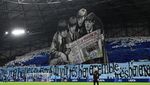 Tifo Keren Marseille: Sambut Liverpool dengan The Beatles