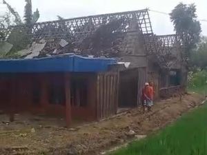 Angin Puting Beliung Sapu 17 Rumah Warga di Bojonegoro