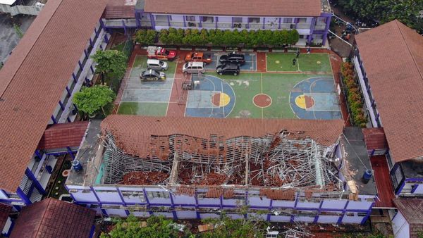 Atap Sekolah di Gunungputri Bogor Ambruk Imbas Hujan Lebat