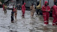 125 RT dan 16 Jalan di Jakarta Masih Banjir, Ketinggian Capai 1,2 Meter