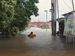 Desa di Kabupaten Bekasi Banjir hingga 2 Meter, 3.000 KK Diungsikan