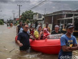 Pengungsi Banjir di Sukamekar Bekasi Butuh Perlengkapan Bayi-Makanan