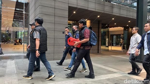 Bareskrim durchsucht das Büro des indonesischen Scharia-Fonds in Süd-Jakarta Bareskrim durchsucht das Büro des indonesischen Scharia-Fonds in Süd-Jakarta