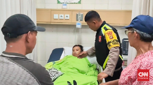 Seorang anak bernama Onil (9) tenggelam saat bermain di genangan banjir yang merendam Perumahan Mutiara Pluit, Kecamatan Priuk, Kota Tangerang pada Jumat (23/1