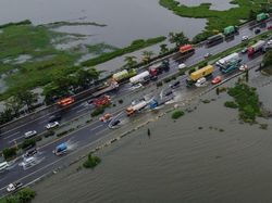 Perkiraan Cuaca Ekstrem 25-27 Januari 2026, Jakarta Waspada Hujan Lebat-Sangat Lebat