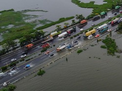 Perkiraan Cuaca Ekstrem 25-27 Januari 2026, Jakarta Waspada Hujan Lebat-Sangat Lebat