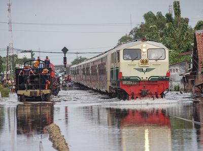 Bingkai Sepekan: Hujan Tanpa Jeda, Banjir Datang Beruntun
