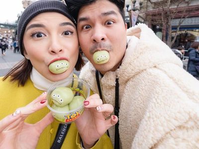 Momen Manis Chelsea Olivia dan Glenn Alinskie Jajan Mochi dan BBQ di Jepang