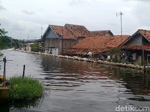 Pilu Warga Cokrah Kampung Bawah Air di Pekalongan Hidup Berkawan Banjir