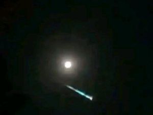 Heboh Benda Bercahaya Diduga Meteor di Langit Cianjur