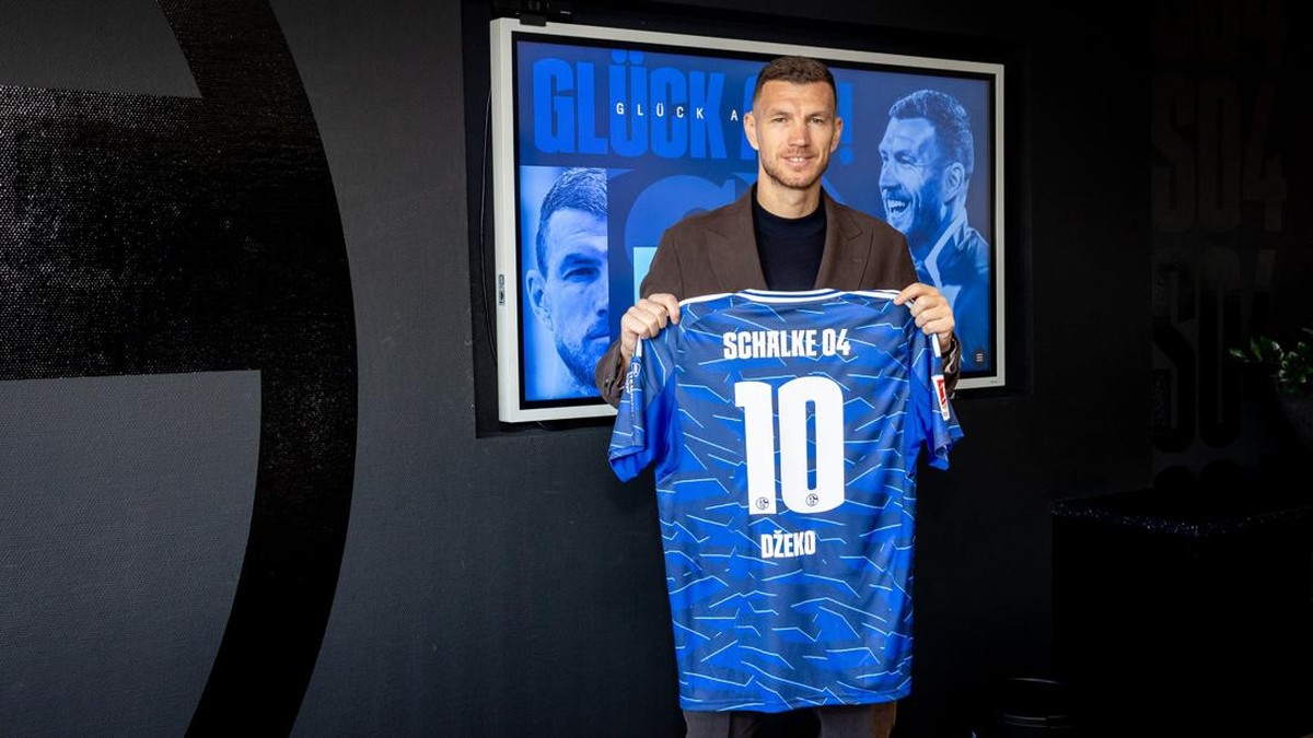 Edin Dzeko kini bermain untuk Schalke 04 di Bundesliga 2. (X @s04_en)