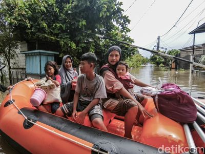 Evakuasi Warga Berlangsung di Perumahan Subsidi