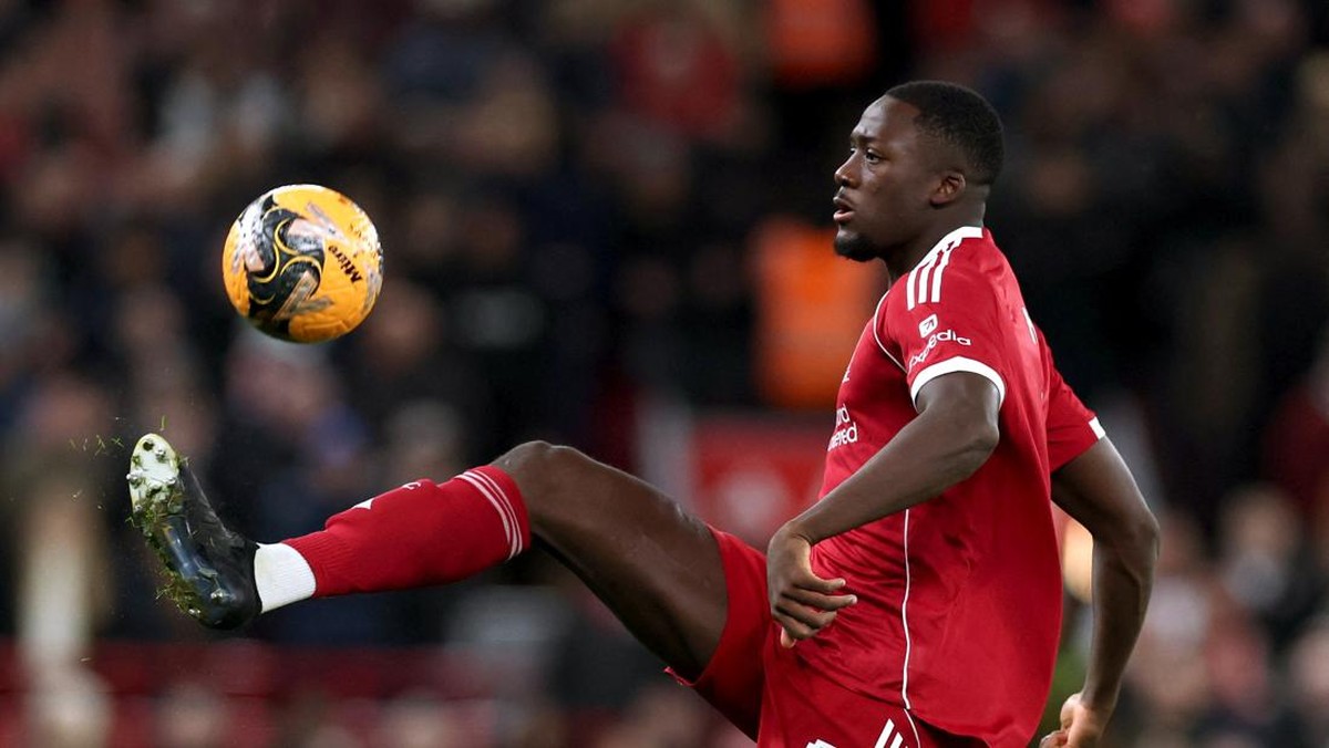Ibrahima Konate jadi korban rasisme usai laga Liverpool vs Galatasaray. (Foto: REUTERS/Phil Noble)