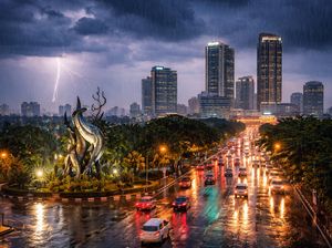 Cuaca Surabaya 24 Jam, Malam Hari Waspada Hujan Ringan