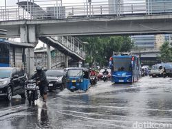 Jakarta Masih Dikepung Banjir, 90 RT dan 9 Ruas Jalan Masih Terendam Pagi Ini
