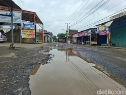 Warga Cerita Jalan Rusak di Serang Picu Kecelakaan: Kemarin Bumil Jatuh