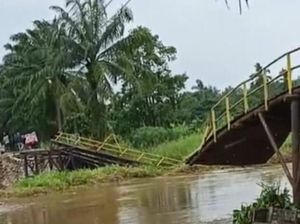 Video: Jembatan Penghubung di Ogan Ilir Ambruk, Akses 2 Desa Terputus