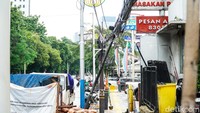 Kabel Utilitas Semrawut Ancam Keselamatan di Tebet
