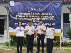 Lapas Metro Beri Penghargaan ke 2 Petugas Wanita Bongkar Penyelundupan Narkoba