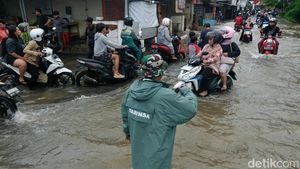 Kali Angke Meluap, Komplek Ciledug Indah Banjir