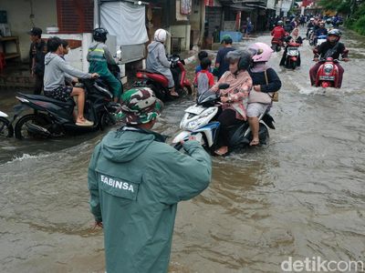 Kali Angke Meluap, Komplek Ciledug Indah Banjir