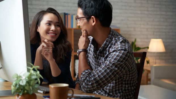 Flirting halus perempuan dapat terlihat dari cara ia menggali hal yang benar-benar disukai seorang pria. Pertanyaan tentang passion menjadi jembatan untuk mengenal dunia, motivasi, dan kesenangan lawan bicara. Pendekatan ini menunjukkan perhatian yang tulus dan penuh respek.